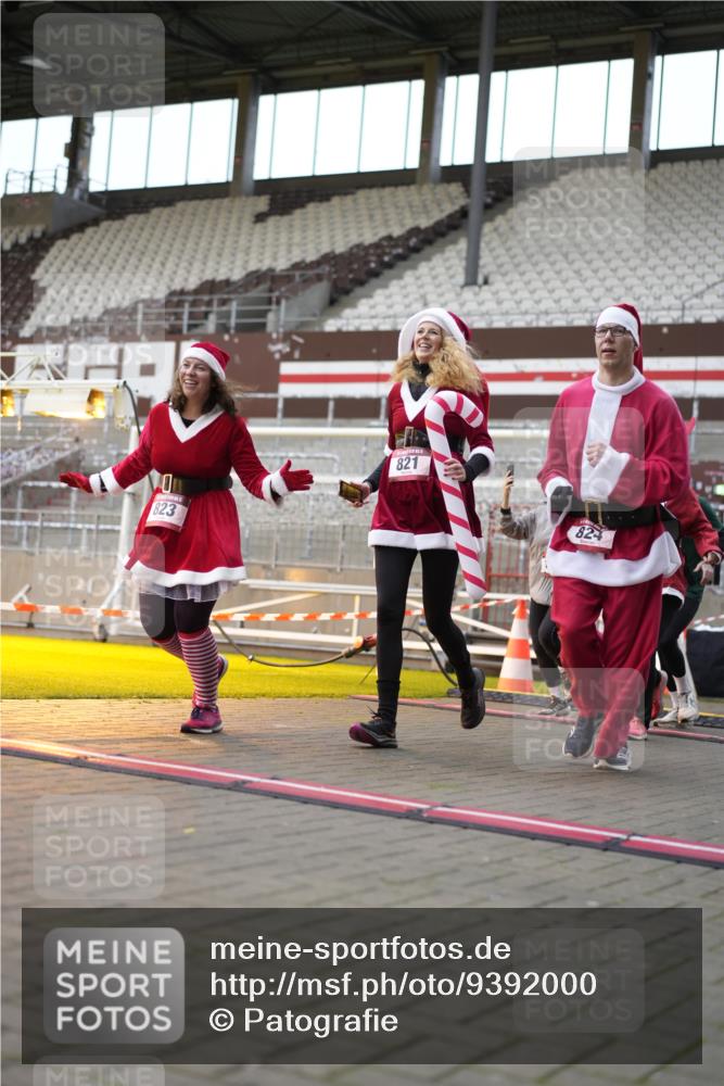 07.12.2025 - St. Pauli X-Mass-Run No. 15 Patografie http://msf.ph/oto/9392000 07.12.2025 10:46:48 Ziel 58, 81, 821, 823, 824, 1359, 1362, 1747, 1872, 1875, 2488, 2989, 2993, 4593 meine-sportfotos.de