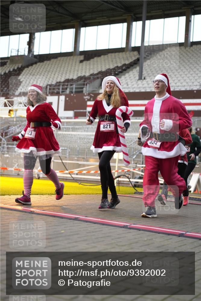 07.12.2025 - St. Pauli X-Mass-Run No. 15 Patografie http://msf.ph/oto/9392002 07.12.2025 10:46:48 Ziel 58, 81, 821, 823, 824, 1359, 1362, 1747, 1872, 1875, 2488, 2989, 2993, 4593 meine-sportfotos.de