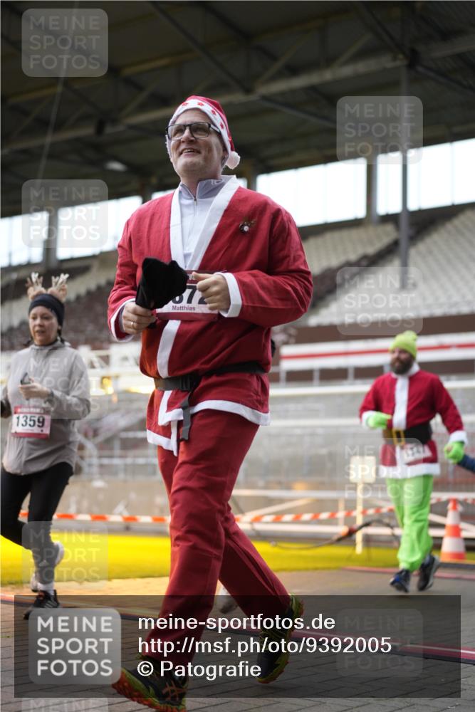 07.12.2025 - St. Pauli X-Mass-Run No. 15 Patografie http://msf.ph/oto/9392005 07.12.2025 10:46:50 Ziel 81, 821, 823, 824, 1359, 1362, 1747, 1750, 1872, 1875, 2989, 2993, 3123, 4593 meine-sportfotos.de