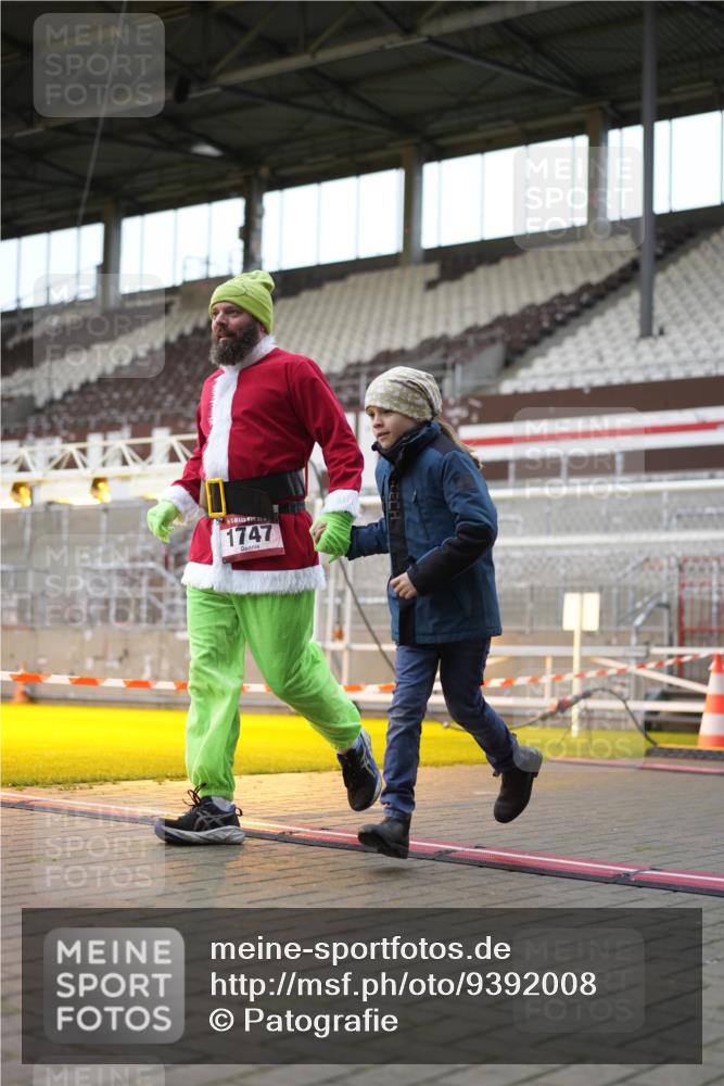 07.12.2025 - St. Pauli X-Mass-Run No. 15 Patografie http://msf.ph/oto/9392008 07.12.2025 10:46:51 Ziel 821, 823, 824, 1359, 1362, 1747, 1750, 1872, 1875, 2957, 2989, 2993, 3123, 4593 meine-sportfotos.de