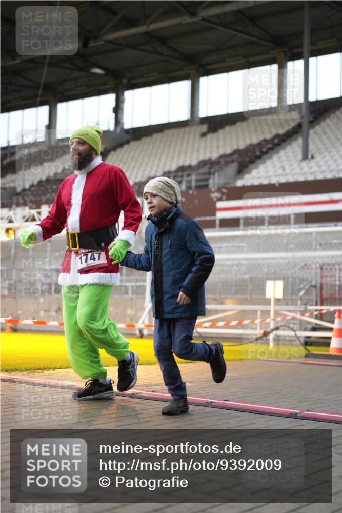 07.12.2025 - St. Pauli X-Mass-Run No. 15 Patografie http://msf.ph/oto/9392009 07.12.2025 10:46:52 Ziel 231, 821, 823, 824, 1359, 1362, 1747, 1750, 1872, 1875, 2957, 2989, 2993, 3123, 4593 meine-sportfotos.de