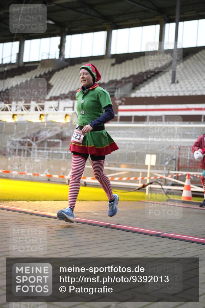 07.12.2025 - St. Pauli X-Mass-Run No. 15 Patografie http://msf.ph/oto/9392013 07.12.2025 10:46:56 Ziel 231, 821, 823, 824, 1359, 1362, 1747, 1750, 1872, 1875, 2115, 2957, 3123, 4593 meine-sportfotos.de
