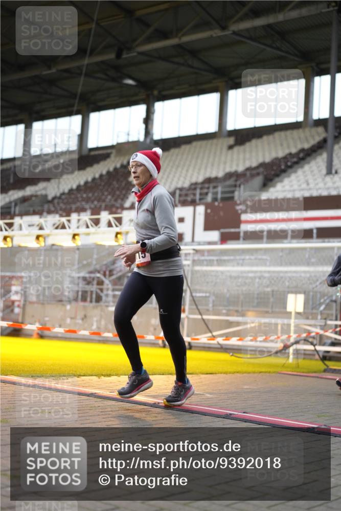 07.12.2025 - St. Pauli X-Mass-Run No. 15 Patografie http://msf.ph/oto/9392018 07.12.2025 10:47:01 Ziel 231, 821, 823, 824, 1171, 1359, 1362, 1747, 1750, 1872, 1875, 2115, 2957, 3029, 3123, 3344 meine-sportfotos.de