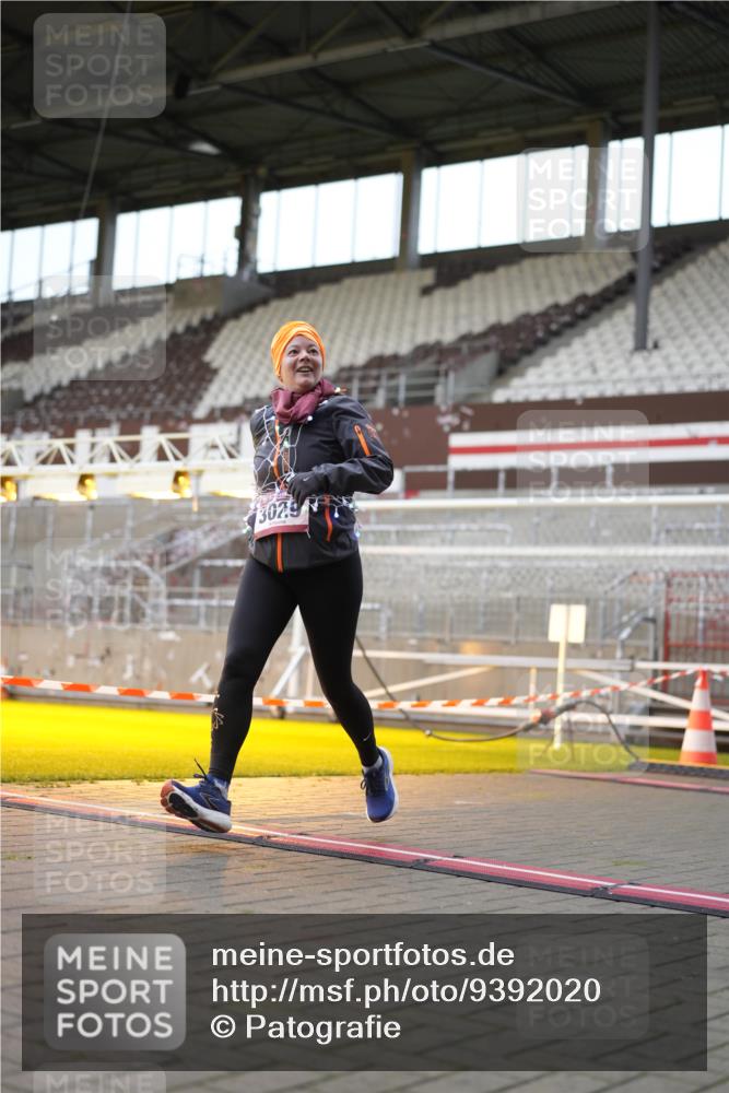 07.12.2025 - St. Pauli X-Mass-Run No. 15 Patografie http://msf.ph/oto/9392020 07.12.2025 10:47:02 Ziel 231, 821, 823, 824, 1171, 1359, 1362, 1747, 1750, 1819, 1872, 1875, 2115, 2957, 3029, 3123, 3344 meine-sportfotos.de