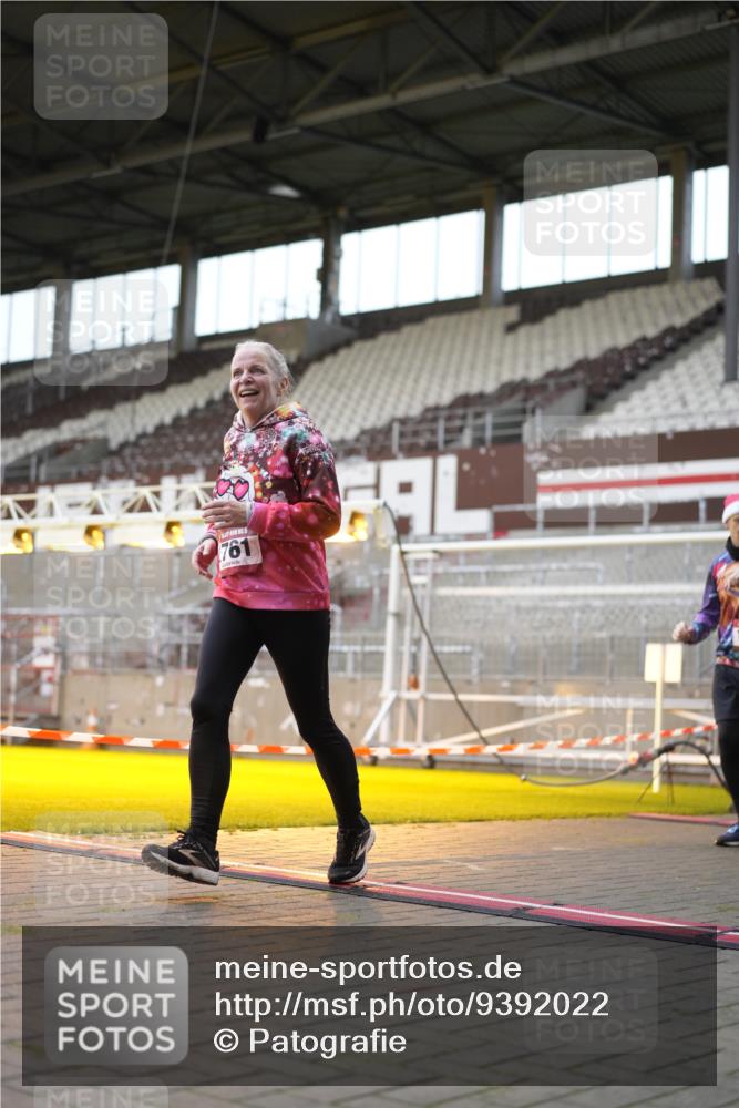 07.12.2025 - St. Pauli X-Mass-Run No. 15 Patografie http://msf.ph/oto/9392022 07.12.2025 10:47:05 Ziel 231, 1171, 1362, 1747, 1750, 1819, 1875, 2115, 2200, 2683, 2684, 2957, 3029, 3123, 3344 meine-sportfotos.de