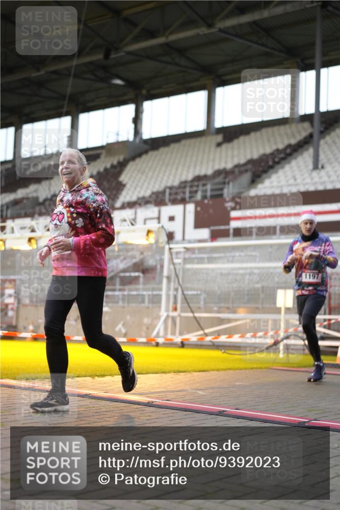 07.12.2025 - St. Pauli X-Mass-Run No. 15 Patografie http://msf.ph/oto/9392023 07.12.2025 10:47:05 Ziel 231, 1171, 1362, 1747, 1750, 1819, 1875, 2115, 2200, 2683, 2684, 2957, 3029, 3123, 3344 meine-sportfotos.de