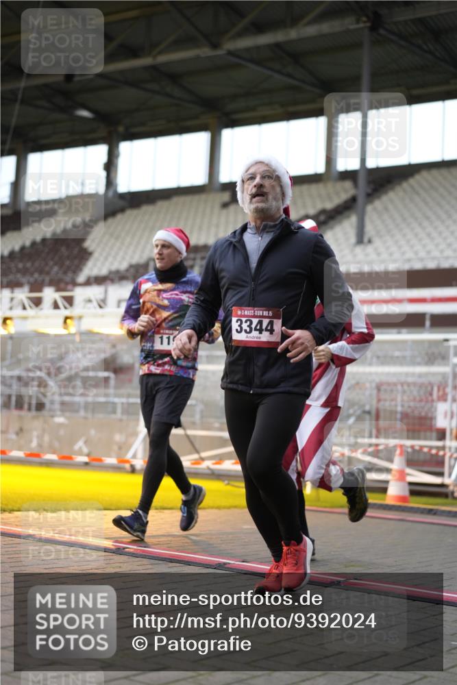 07.12.2025 - St. Pauli X-Mass-Run No. 15 Patografie http://msf.ph/oto/9392024 07.12.2025 10:47:06 Ziel 231, 1171, 1747, 1750, 1819, 2115, 2200, 2683, 2684, 2957, 3029, 3123, 3344 meine-sportfotos.de