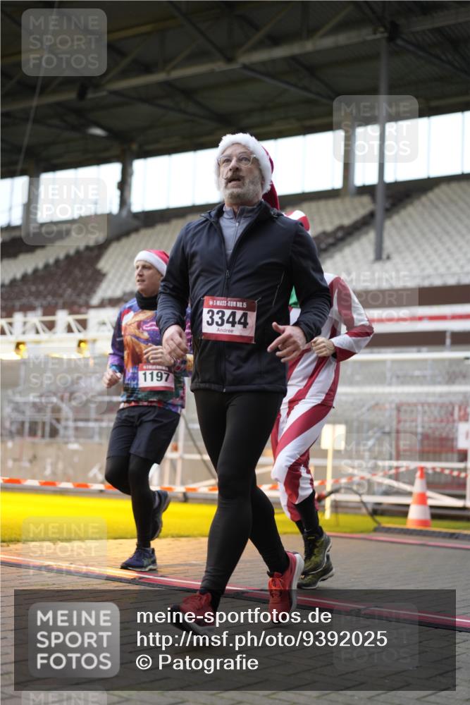 07.12.2025 - St. Pauli X-Mass-Run No. 15 Patografie http://msf.ph/oto/9392025 07.12.2025 10:47:06 Ziel 231, 1171, 1747, 1750, 1819, 2115, 2200, 2683, 2684, 2957, 3029, 3123, 3344 meine-sportfotos.de