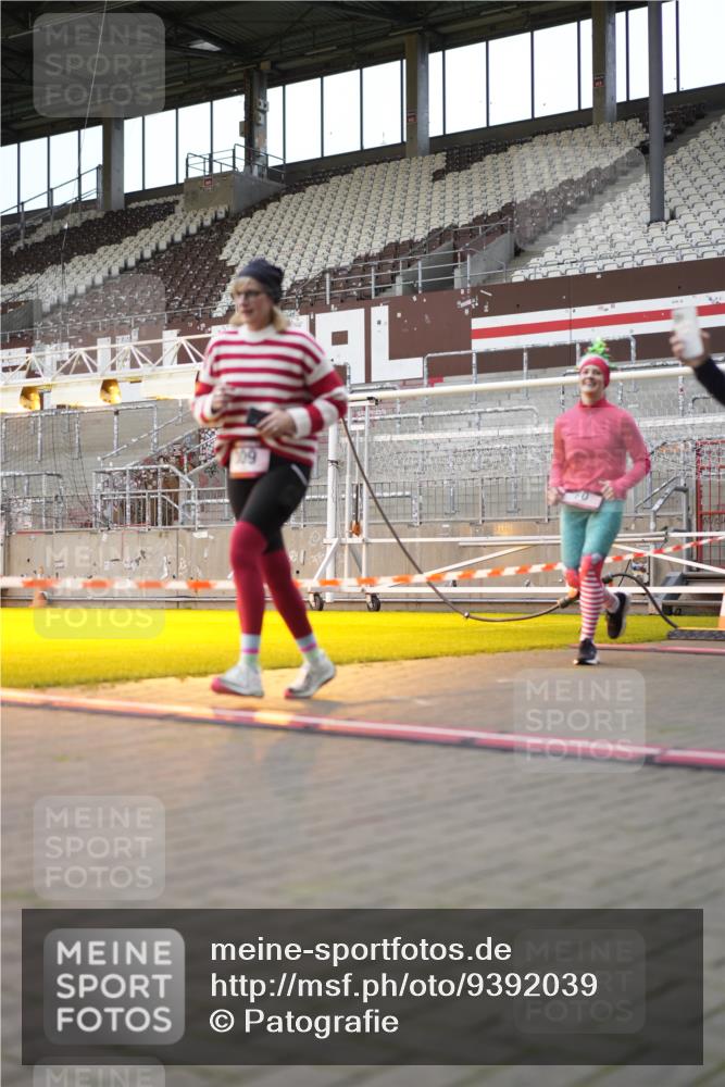 07.12.2025 - St. Pauli X-Mass-Run No. 15 Patografie http://msf.ph/oto/9392039 07.12.2025 10:47:20 Ziel 60, 309, 522, 523, 1171, 1182, 1819, 1847, 1848, 1863, 2200, 2683, 2684, 3101, 3102, 3104, 3105, 3344, 3360, 4853, 4868, 4869 meine-sportfotos.de