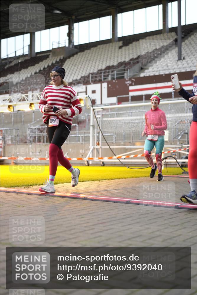 07.12.2025 - St. Pauli X-Mass-Run No. 15 Patografie http://msf.ph/oto/9392040 07.12.2025 10:47:20 Ziel 60, 309, 522, 523, 1171, 1182, 1819, 1847, 1848, 1863, 2200, 2683, 2684, 3101, 3102, 3104, 3105, 3344, 3360, 4853, 4868, 4869 meine-sportfotos.de