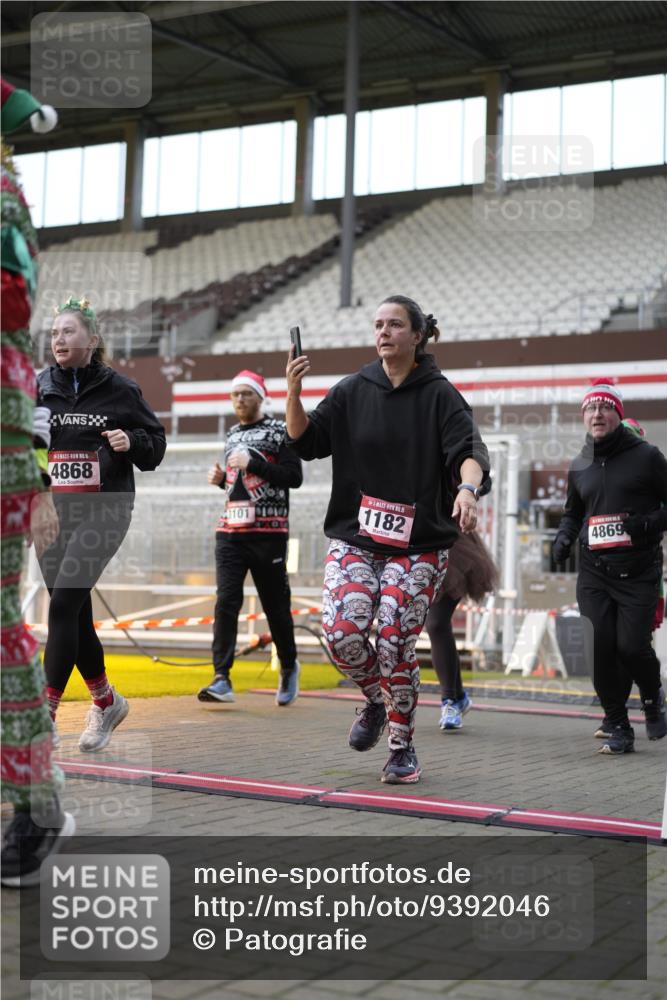 07.12.2025 - St. Pauli X-Mass-Run No. 15 Patografie http://msf.ph/oto/9392046 07.12.2025 10:47:23 Ziel 60, 78, 309, 522, 523, 1182, 1847, 1848, 1863, 2200, 2683, 2684, 3101, 3102, 3104, 3105, 3360, 4853, 4868, 4869 meine-sportfotos.de