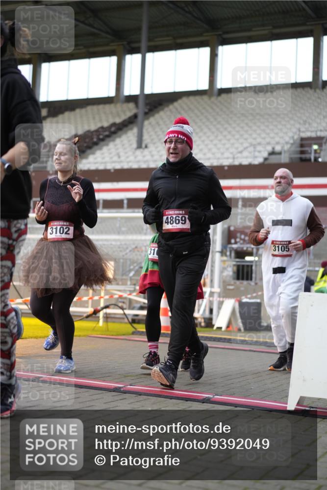 07.12.2025 - St. Pauli X-Mass-Run No. 15 Patografie http://msf.ph/oto/9392049 07.12.2025 10:47:24 Ziel 60, 78, 309, 522, 523, 1182, 1847, 1848, 1863, 2683, 2684, 3101, 3102, 3104, 3105, 3360, 4853, 4868, 4869 meine-sportfotos.de