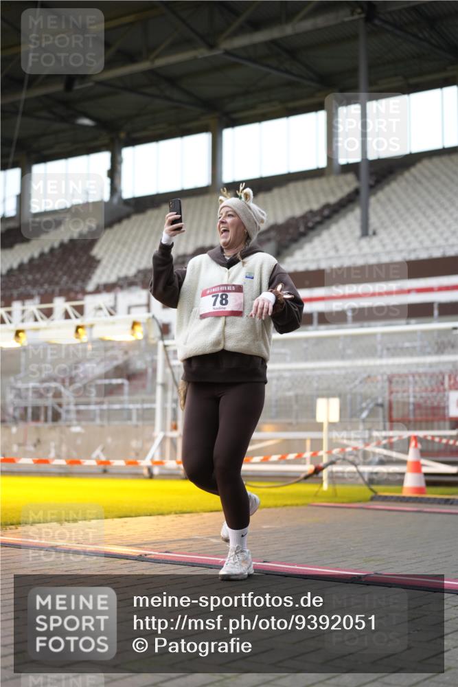 07.12.2025 - St. Pauli X-Mass-Run No. 15 Patografie http://msf.ph/oto/9392051 07.12.2025 10:47:28 Ziel 60, 78, 309, 522, 523, 1182, 1847, 1848, 1863, 2690, 3101, 3102, 3104, 3105, 3360, 4853, 4868, 4869 meine-sportfotos.de