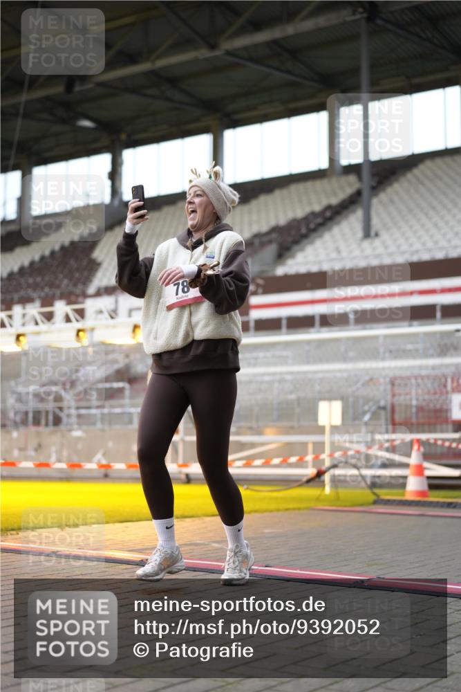 07.12.2025 - St. Pauli X-Mass-Run No. 15 Patografie http://msf.ph/oto/9392052 07.12.2025 10:47:28 Ziel 60, 78, 309, 522, 523, 1182, 1847, 1848, 1863, 2690, 3101, 3102, 3104, 3105, 3360, 4853, 4868, 4869 meine-sportfotos.de