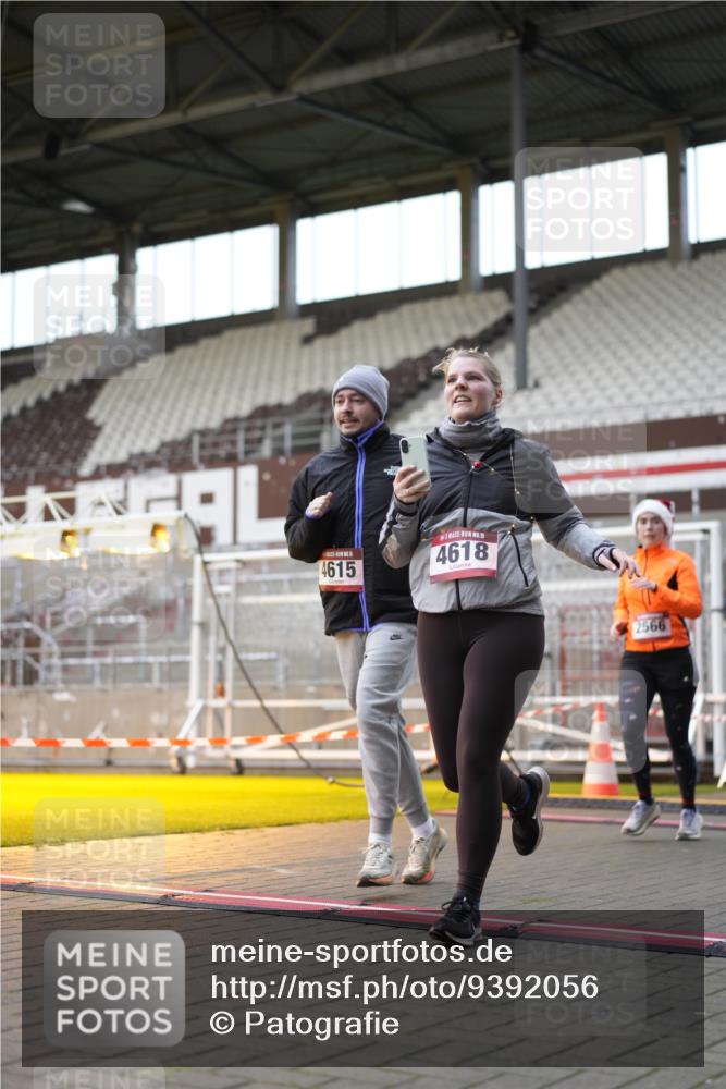 07.12.2025 - St. Pauli X-Mass-Run No. 15 Patografie http://msf.ph/oto/9392056 07.12.2025 10:47:34 Ziel 60, 78, 309, 1182, 1847, 1848, 1863, 2490, 2566, 2690, 3101, 3102, 3104, 3105, 3360, 4615, 4618, 4853, 4868, 4869 meine-sportfotos.de