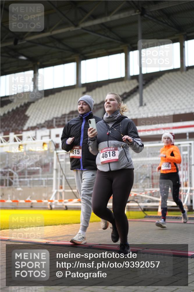 07.12.2025 - St. Pauli X-Mass-Run No. 15 Patografie http://msf.ph/oto/9392057 07.12.2025 10:47:34 Ziel 60, 78, 309, 1182, 1847, 1848, 1863, 2490, 2566, 2690, 3101, 3102, 3104, 3105, 3360, 4615, 4618, 4853, 4868, 4869 meine-sportfotos.de