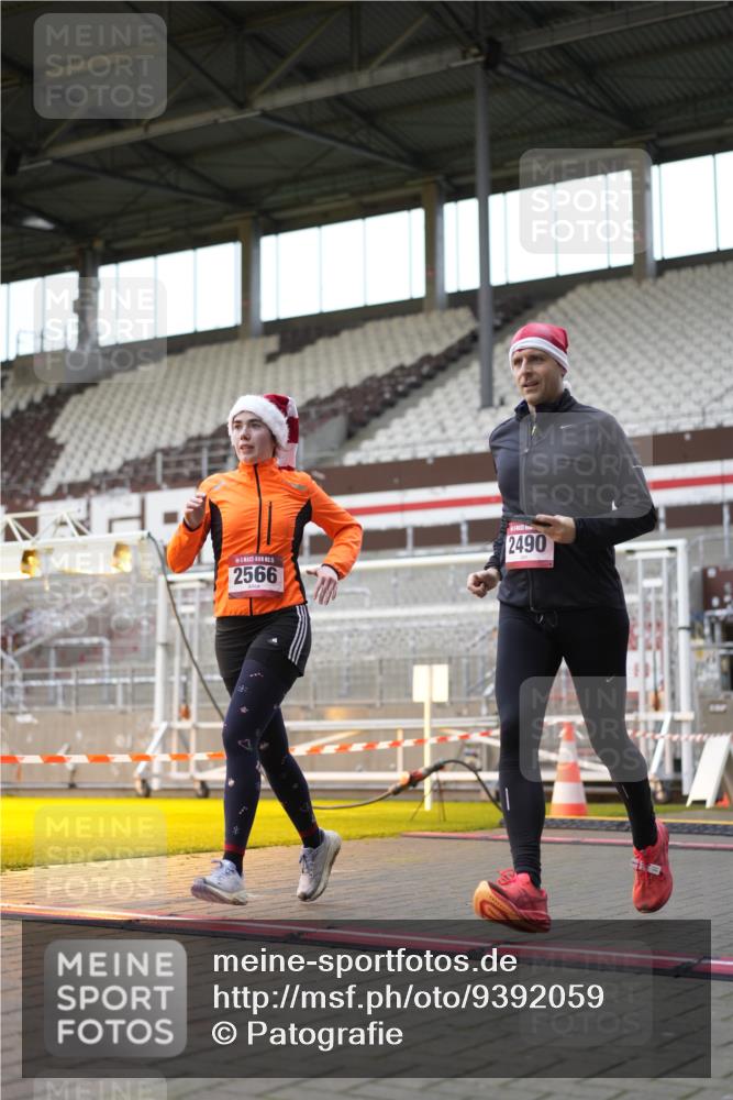 07.12.2025 - St. Pauli X-Mass-Run No. 15 Patografie http://msf.ph/oto/9392059 07.12.2025 10:47:36 Ziel 78, 1182, 1555, 1847, 1848, 1863, 2490, 2566, 2690, 3101, 3102, 3104, 3105, 4072, 4615, 4618, 4853, 4868, 4869 meine-sportfotos.de