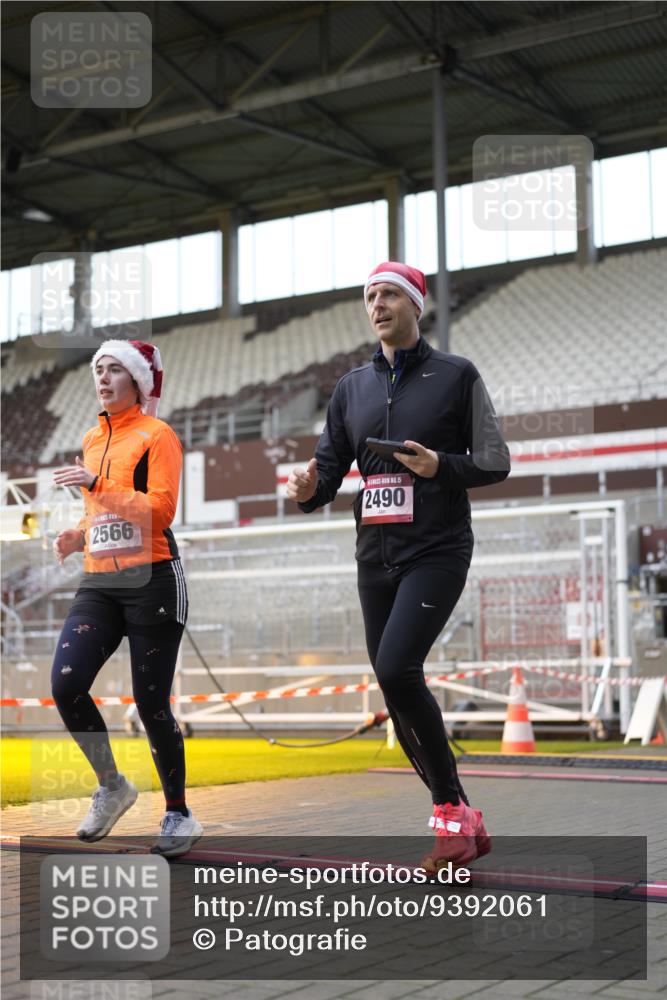 07.12.2025 - St. Pauli X-Mass-Run No. 15 Patografie http://msf.ph/oto/9392061 07.12.2025 10:47:36 Ziel 78, 1182, 1555, 1847, 1848, 1863, 2490, 2566, 2690, 3101, 3102, 3104, 3105, 4072, 4615, 4618, 4853, 4868, 4869 meine-sportfotos.de