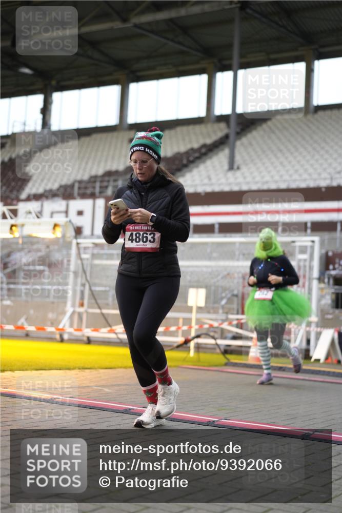 07.12.2025 - St. Pauli X-Mass-Run No. 15 Patografie http://msf.ph/oto/9392066 07.12.2025 10:47:43 Ziel 282, 513, 553, 1555, 2490, 2566, 2608, 2611, 2690, 4072, 4615, 4618, 4863 meine-sportfotos.de