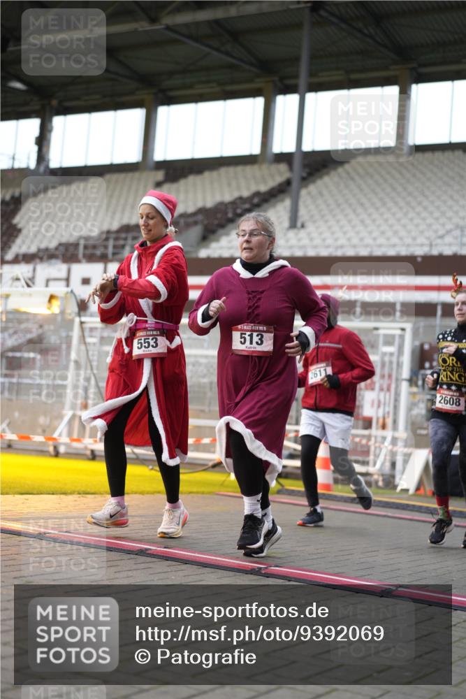 07.12.2025 - St. Pauli X-Mass-Run No. 15 Patografie http://msf.ph/oto/9392069 07.12.2025 10:47:48 Ziel 282, 513, 553, 1555, 2490, 2566, 2608, 2611, 4072, 4615, 4618, 4863 meine-sportfotos.de