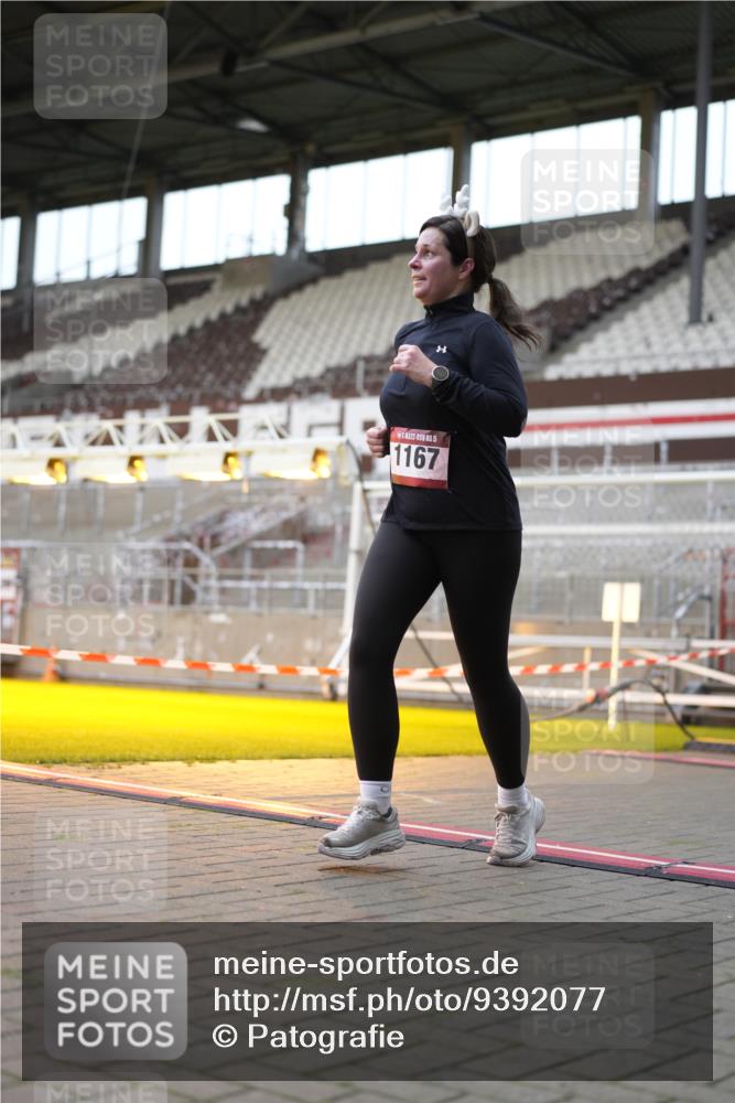 07.12.2025 - St. Pauli X-Mass-Run No. 15 Patografie http://msf.ph/oto/9392077 07.12.2025 10:47:55 Ziel 282, 472, 513, 553, 1555, 2146, 2147, 2608, 2611, 4072, 4863 meine-sportfotos.de