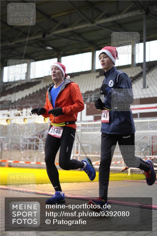 07.12.2025 - St. Pauli X-Mass-Run No. 15 Patografie http://msf.ph/oto/9392080 07.12.2025 10:47:58 Ziel 282, 472, 513, 553, 1195, 2146, 2147, 2608, 2611, 4863 meine-sportfotos.de