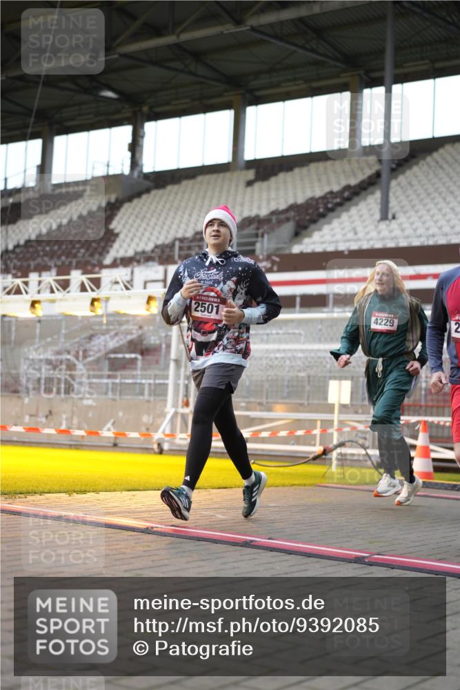 07.12.2025 - St. Pauli X-Mass-Run No. 15 Patografie http://msf.ph/oto/9392085 07.12.2025 10:48:05 Ziel 472, 876, 1195, 2028, 2146, 2147, 2339, 2501, 3018, 3598, 4229 meine-sportfotos.de