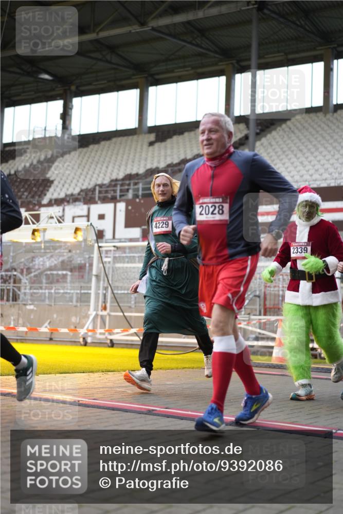 07.12.2025 - St. Pauli X-Mass-Run No. 15 Patografie http://msf.ph/oto/9392086 07.12.2025 10:48:05 Ziel 472, 876, 1195, 2028, 2146, 2147, 2339, 2501, 3018, 3598, 4229 meine-sportfotos.de