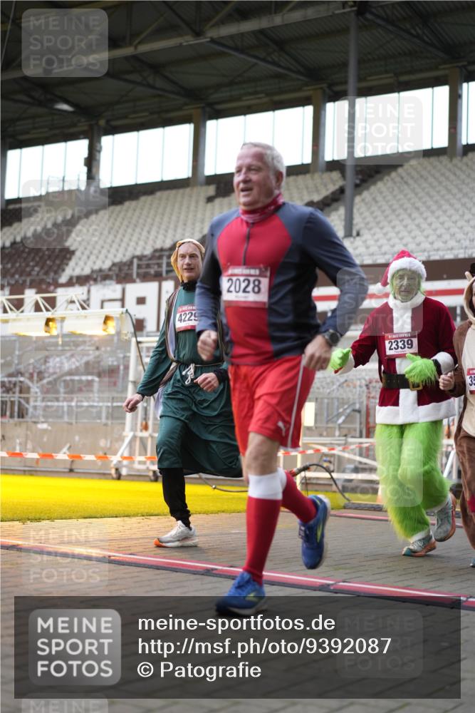 07.12.2025 - St. Pauli X-Mass-Run No. 15 Patografie http://msf.ph/oto/9392087 07.12.2025 10:48:05 Ziel 472, 876, 1195, 2028, 2146, 2147, 2339, 2501, 3018, 3598, 4229 meine-sportfotos.de