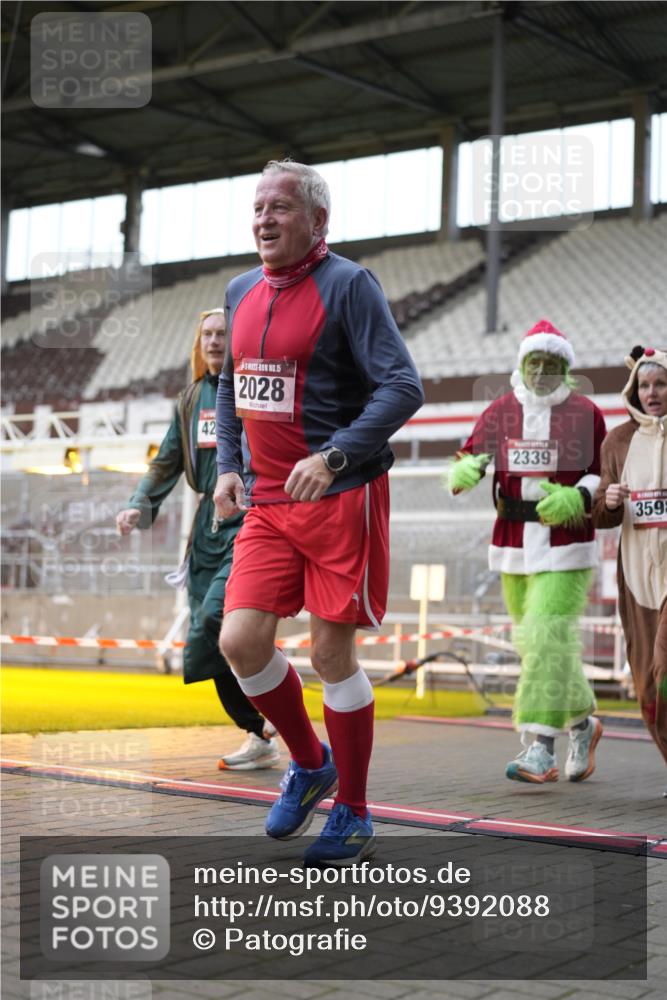 07.12.2025 - St. Pauli X-Mass-Run No. 15 Patografie http://msf.ph/oto/9392088 07.12.2025 10:48:06 Ziel 472, 876, 1195, 2028, 2146, 2147, 2339, 2501, 3018, 3598, 4229 meine-sportfotos.de