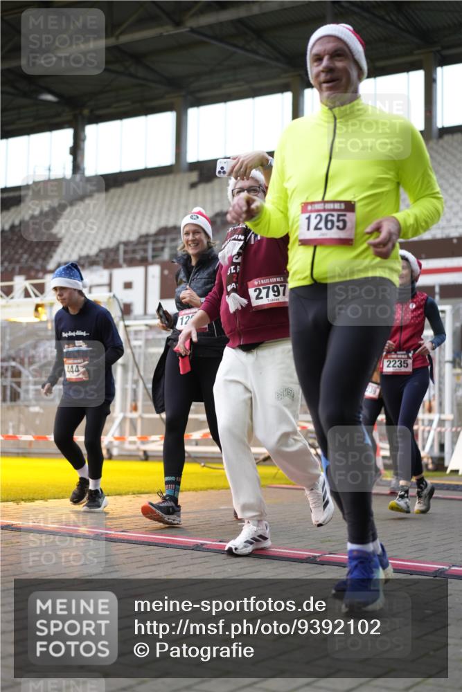 07.12.2025 - St. Pauli X-Mass-Run No. 15 Patografie http://msf.ph/oto/9392102 07.12.2025 10:48:19 Ziel 577, 876, 1265, 1267, 2028, 2232, 2233, 2235, 2239, 2241, 2339, 2501, 2796, 2797, 2803, 3018, 3598, 4229, 4447, 4598 meine-sportfotos.de