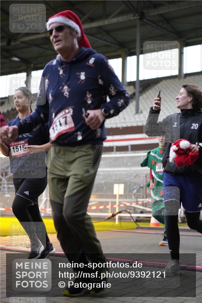 07.12.2025 - St. Pauli X-Mass-Run No. 15 Patografie http://msf.ph/oto/9392121 07.12.2025 10:48:31 Ziel 233, 290, 577, 633, 935, 1009, 1087, 1188, 1189, 1265, 1267, 1515, 1516, 1517, 1521, 2232, 2233, 2235, 2239, 2241, 2796, 2797, 2803, 3017, 3019, 3346, 4447, 4598 meine-sportfotos.de