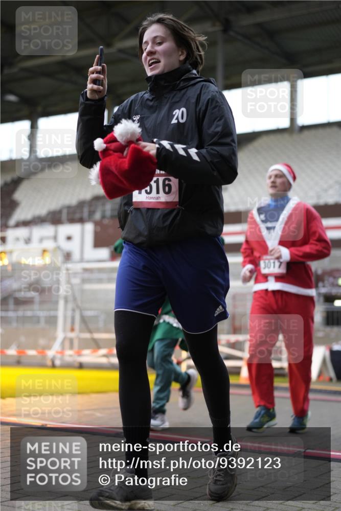 07.12.2025 - St. Pauli X-Mass-Run No. 15 Patografie http://msf.ph/oto/9392123 07.12.2025 10:48:31 Ziel 233, 290, 577, 633, 935, 1009, 1087, 1188, 1189, 1265, 1267, 1515, 1516, 1517, 1521, 2232, 2233, 2235, 2239, 2241, 2796, 2797, 2803, 3017, 3019, 3346, 4447, 4598 meine-sportfotos.de