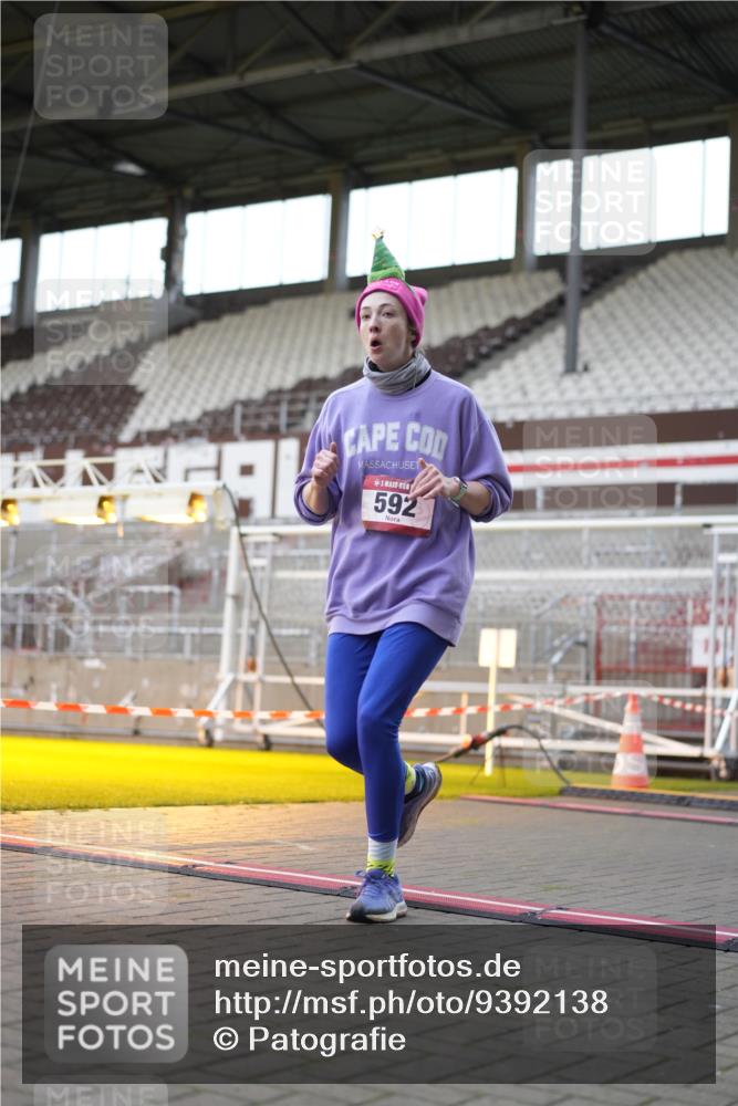 07.12.2025 - St. Pauli X-Mass-Run No. 15 Patografie http://msf.ph/oto/9392138 07.12.2025 10:48:41 Ziel 233, 290, 590, 592, 633, 935, 1009, 1087, 1188, 1189, 1515, 1516, 1517, 1521, 1895, 2268, 2269, 2512, 2515, 3017, 3019, 3346 meine-sportfotos.de