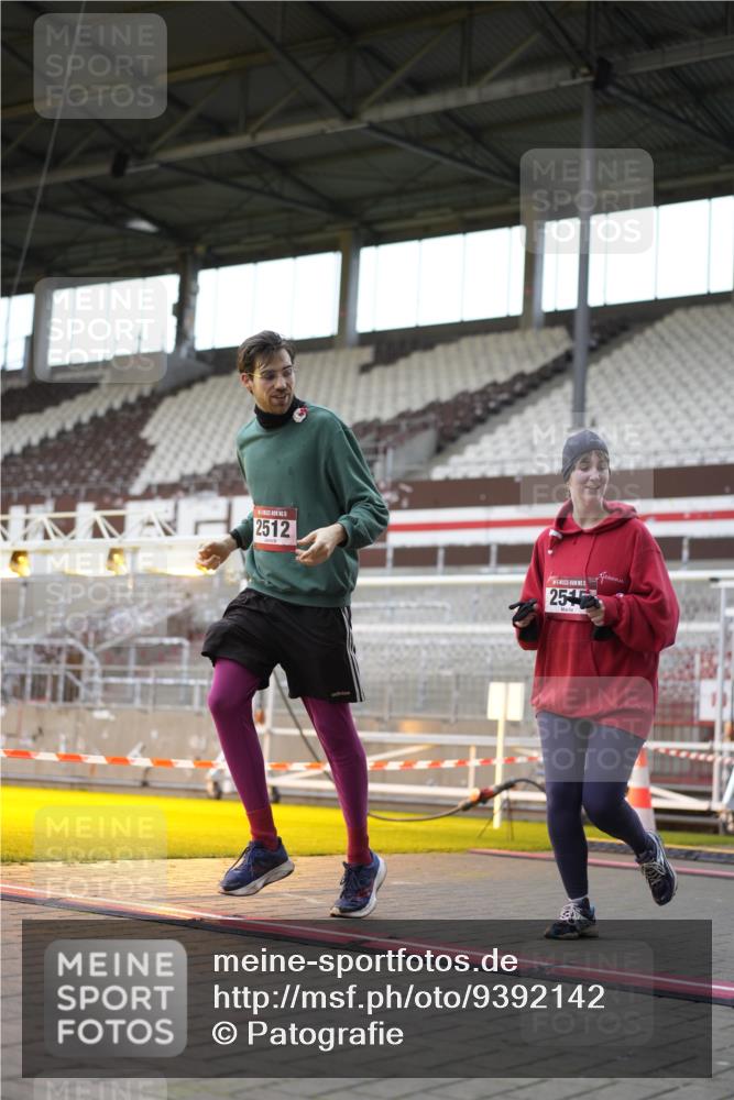 07.12.2025 - St. Pauli X-Mass-Run No. 15 Patografie http://msf.ph/oto/9392142 07.12.2025 10:48:43 Ziel 233, 290, 590, 592, 935, 1009, 1087, 1188, 1189, 1515, 1516, 1517, 1521, 1895, 2268, 2269, 2512, 2515, 3017, 3019, 3346 meine-sportfotos.de
