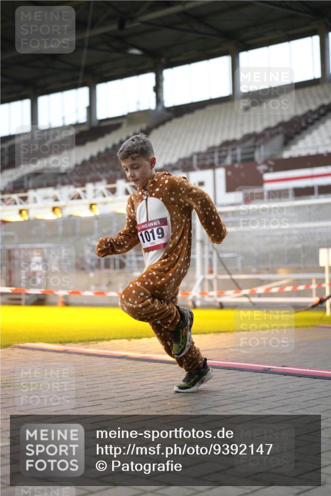 07.12.2025 - St. Pauli X-Mass-Run No. 15 Patografie http://msf.ph/oto/9392147 07.12.2025 10:48:52 Ziel 379, 590, 592, 1019, 1164, 1166, 1895, 2268, 2269, 2512, 2515 meine-sportfotos.de