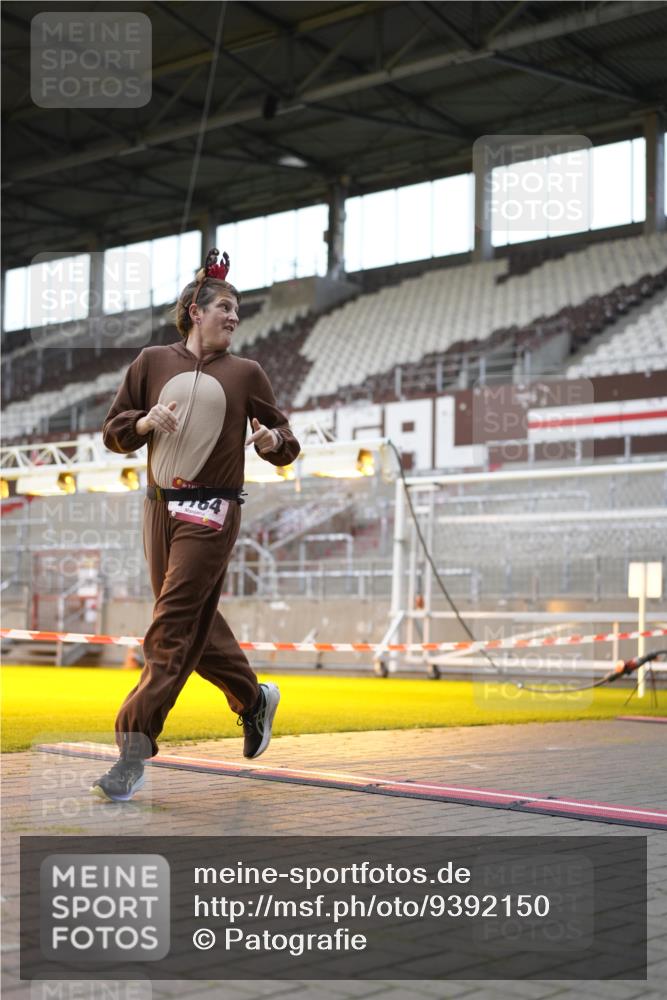 07.12.2025 - St. Pauli X-Mass-Run No. 15 Patografie http://msf.ph/oto/9392150 07.12.2025 10:48:56 Ziel 379, 590, 592, 1019, 1155, 1164, 1166, 2512, 2515, 3369 meine-sportfotos.de