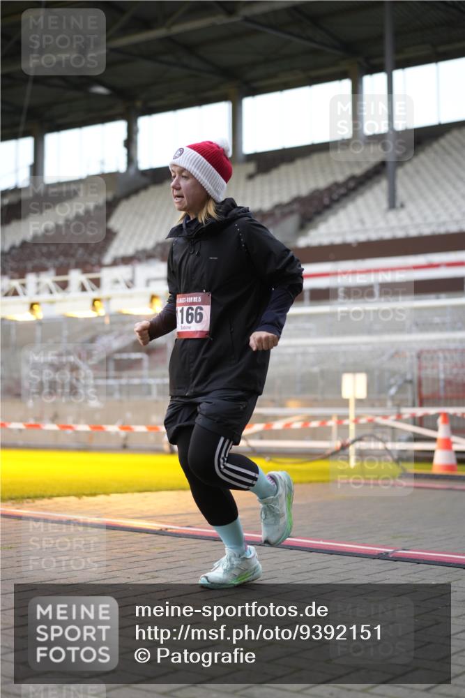07.12.2025 - St. Pauli X-Mass-Run No. 15 Patografie http://msf.ph/oto/9392151 07.12.2025 10:48:57 Ziel 379, 590, 1019, 1155, 1164, 1166, 2512, 2515, 3369 meine-sportfotos.de