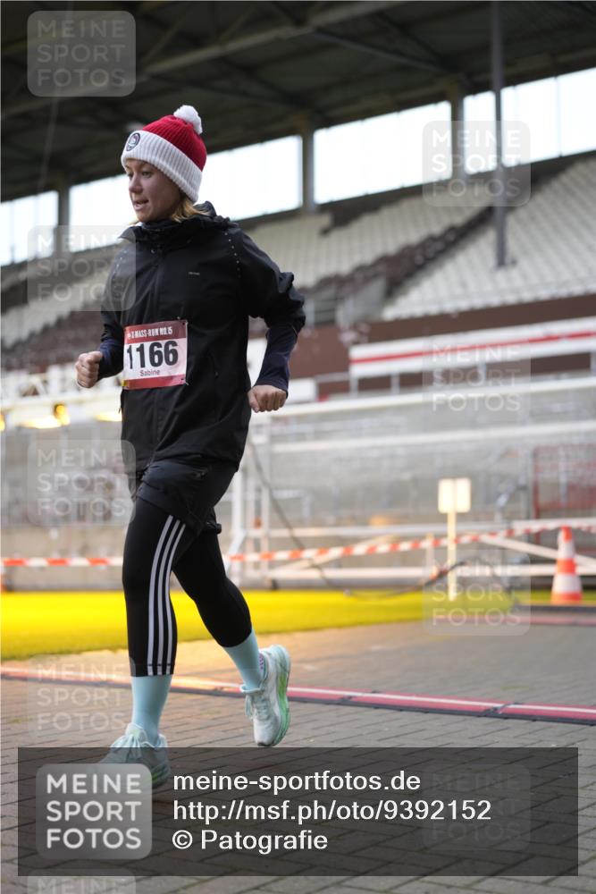 07.12.2025 - St. Pauli X-Mass-Run No. 15 Patografie http://msf.ph/oto/9392152 07.12.2025 10:48:57 Ziel 379, 590, 1019, 1155, 1164, 1166, 2512, 2515, 3369 meine-sportfotos.de