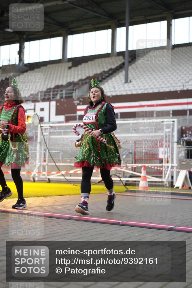 07.12.2025 - St. Pauli X-Mass-Run No. 15 Patografie http://msf.ph/oto/9392161 07.12.2025 10:49:05 Ziel 191, 194, 379, 471, 1019, 1155, 1164, 1166, 1370, 1372, 2921, 2933, 3366, 3369 meine-sportfotos.de