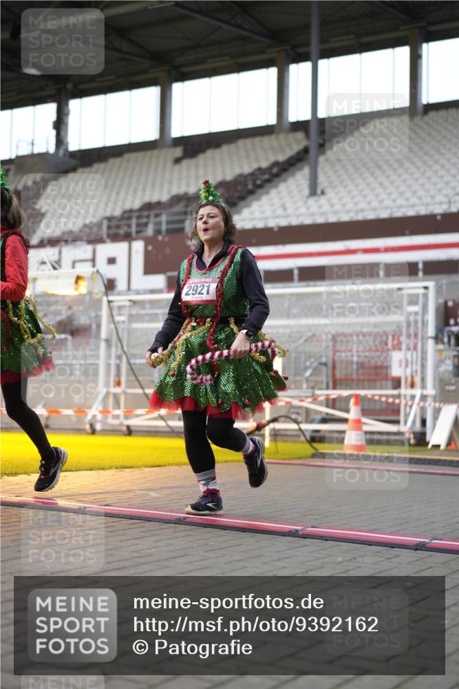 07.12.2025 - St. Pauli X-Mass-Run No. 15 Patografie http://msf.ph/oto/9392162 07.12.2025 10:49:05 Ziel 191, 194, 379, 471, 1019, 1155, 1164, 1166, 1370, 1372, 2921, 2933, 3366, 3369 meine-sportfotos.de