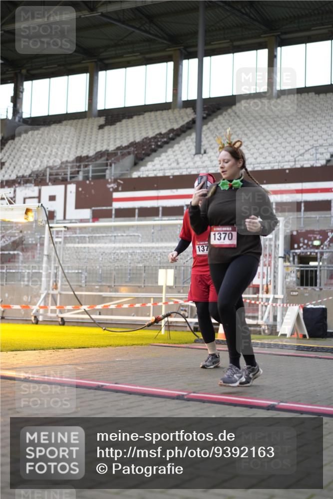 07.12.2025 - St. Pauli X-Mass-Run No. 15 Patografie http://msf.ph/oto/9392163 07.12.2025 10:49:07 Ziel 191, 194, 471, 1019, 1155, 1164, 1166, 1370, 1372, 2764, 2765, 2921, 2933, 3366, 3369 meine-sportfotos.de