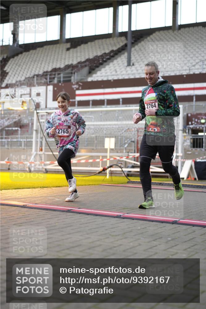 07.12.2025 - St. Pauli X-Mass-Run No. 15 Patografie http://msf.ph/oto/9392167 07.12.2025 10:49:12 Ziel 191, 194, 471, 1155, 1274, 1370, 1372, 1663, 2764, 2765, 2921, 2933, 3366, 3369 meine-sportfotos.de