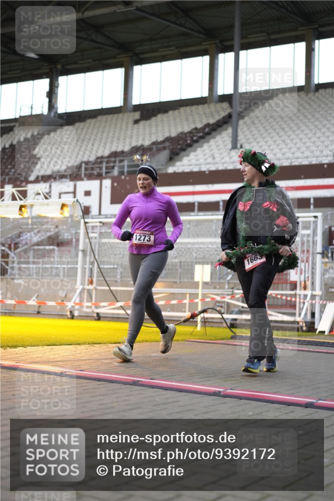07.12.2025 - St. Pauli X-Mass-Run No. 15 Patografie http://msf.ph/oto/9392172 07.12.2025 10:49:17 Ziel 191, 194, 471, 890, 1273, 1274, 1370, 1372, 1663, 2421, 2764, 2765, 2921, 2933, 3366 meine-sportfotos.de
