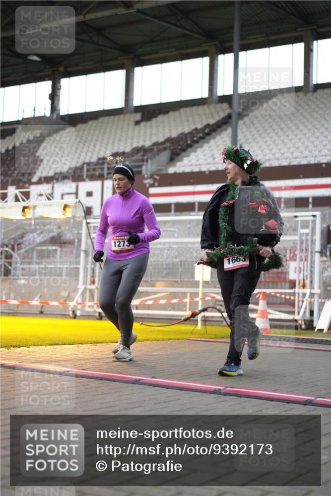 07.12.2025 - St. Pauli X-Mass-Run No. 15 Patografie http://msf.ph/oto/9392173 07.12.2025 10:49:17 Ziel 191, 194, 471, 890, 1273, 1274, 1370, 1372, 1663, 2421, 2764, 2765, 2921, 2933, 3366 meine-sportfotos.de