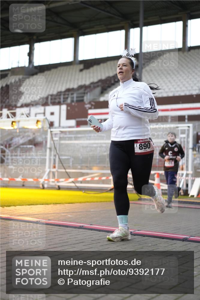 07.12.2025 - St. Pauli X-Mass-Run No. 15 Patografie http://msf.ph/oto/9392177 07.12.2025 10:49:22 Ziel 157, 890, 1179, 1273, 1274, 1370, 1372, 1663, 2299, 2301, 2421, 2764, 2765, 3366 meine-sportfotos.de