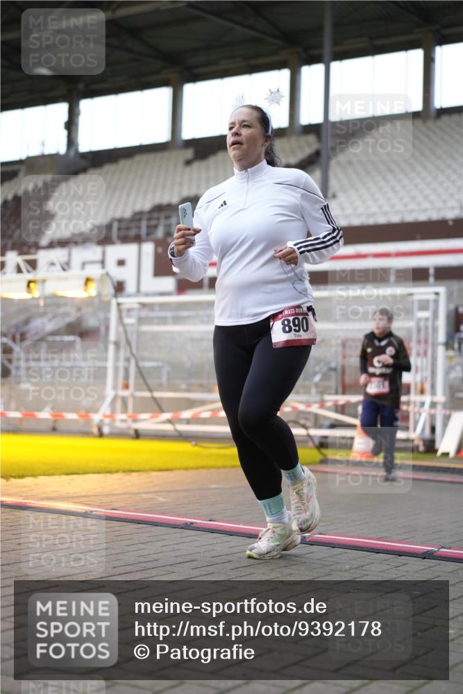 07.12.2025 - St. Pauli X-Mass-Run No. 15 Patografie http://msf.ph/oto/9392178 07.12.2025 10:49:22 Ziel 157, 890, 1179, 1273, 1274, 1370, 1372, 1663, 2299, 2301, 2421, 2764, 2765, 3366 meine-sportfotos.de