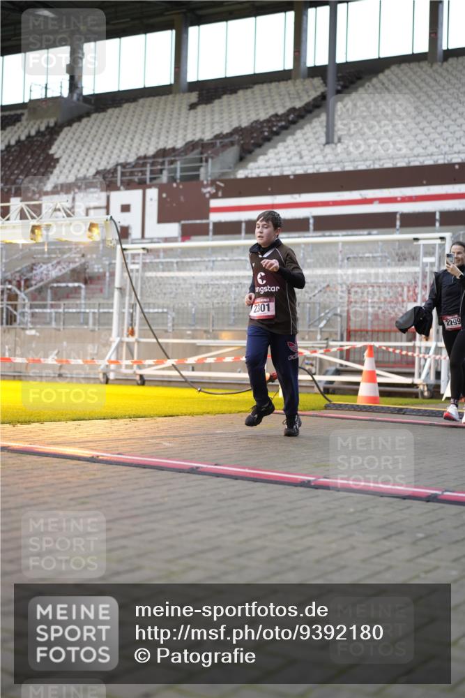 07.12.2025 - St. Pauli X-Mass-Run No. 15 Patografie http://msf.ph/oto/9392180 07.12.2025 10:49:23 Ziel 157, 890, 1179, 1273, 1274, 1372, 1663, 2299, 2301, 2421, 2764, 2765, 3366 meine-sportfotos.de