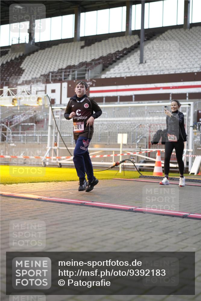 07.12.2025 - St. Pauli X-Mass-Run No. 15 Patografie http://msf.ph/oto/9392183 07.12.2025 10:49:23 Ziel 157, 890, 1179, 1273, 1274, 1372, 1663, 2299, 2301, 2421, 2764, 2765, 3366 meine-sportfotos.de