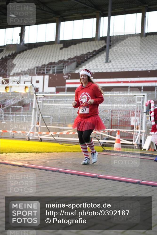 07.12.2025 - St. Pauli X-Mass-Run No. 15 Patografie http://msf.ph/oto/9392187 07.12.2025 10:49:26 Ziel 157, 890, 1179, 1273, 1274, 1663, 2299, 2301, 2421, 2764, 2765 meine-sportfotos.de